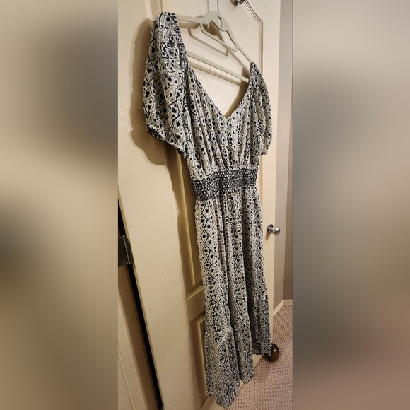 DEVOTED Patterned Midi Tiered Dress with Short Ruffled Sleeves. Size Large. - Picture 3 of 15